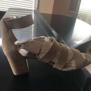 VIA SPIGA  ankle strap suede sandals